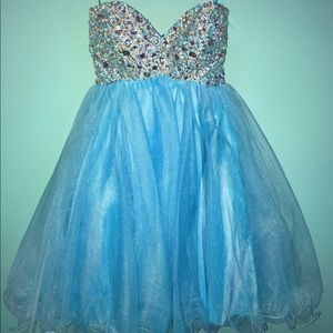 A short formal/homecoming dress. Worn once.